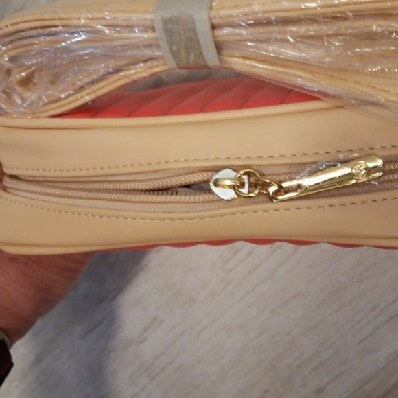 Coral/Cream Colorblock Crossbody NWT - Picture 4 of 4